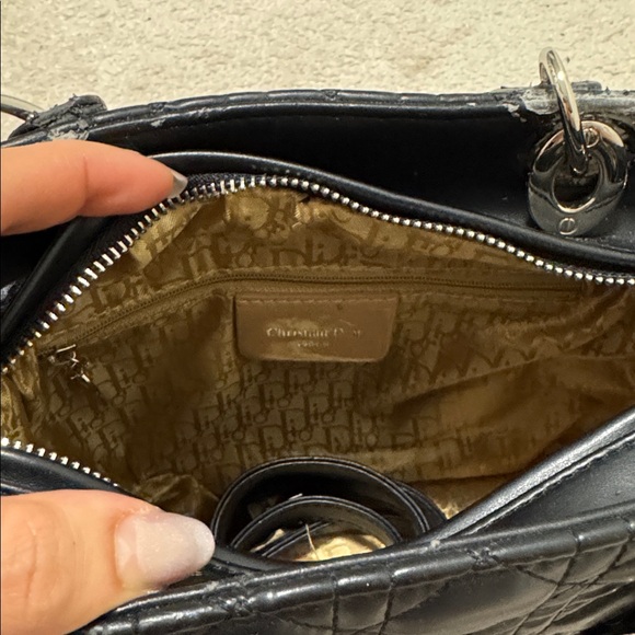 Black Handbag - Picture 8 of 8